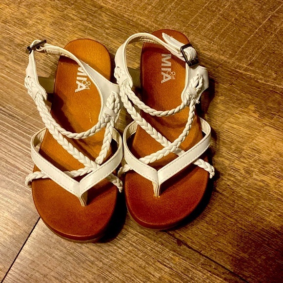 MIA girl white sandals size 12 - Picture 2 of 9